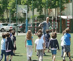 Mitchell Van Der Gaag nas escolas