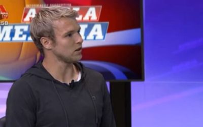 Matt Jones “A equipa joga para Van der Gaag”