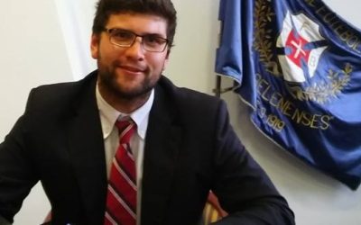 Carlos Siqueira renova para 2016/17