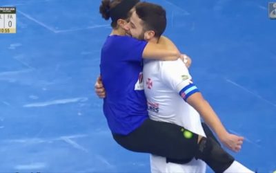 Azuis carimbam passagem às meias-finais