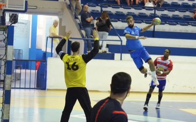Derrota por um golo na despedida caseira da época