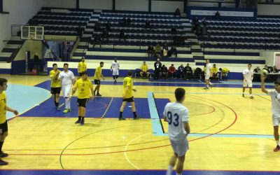 Mais três pontos para os azuis valem manutenção no grupo da frente do Andebol 1