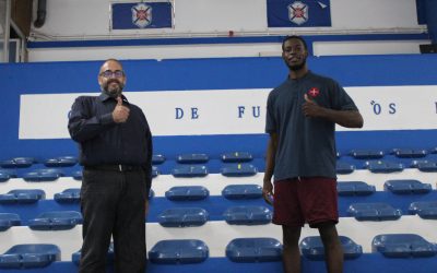 Extremo norte-americano Doyin Fadojutimi é reforço do basquetebol
