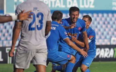 Xavi volta a ser opção no miolo para a temporada 2023/24