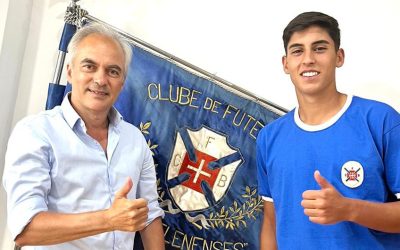 Sub-19 Tiago Carriço assina contrato e integra plantel sénior
