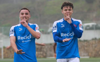 Mais um jogo a vencer em tarde de chuva no Restelo